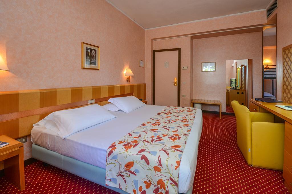 Hotel Oliveto Desenzano del Garda Exterior foto