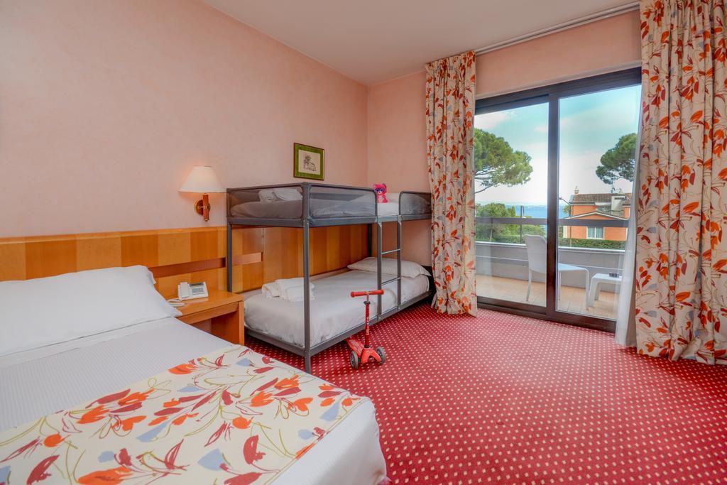 Hotel Oliveto Desenzano del Garda Exterior foto